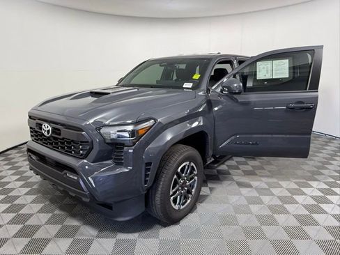 Used 2024 Toyota Tacoma TRD Sport image 2