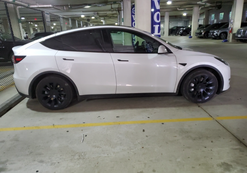 Used 2023 Tesla Model Y Long Range AWD/4WD image 9
