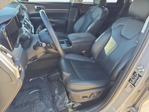 Used 2023 Kia Sorento S w/ Panoramic Sunroof Package AWD/4WD image 14