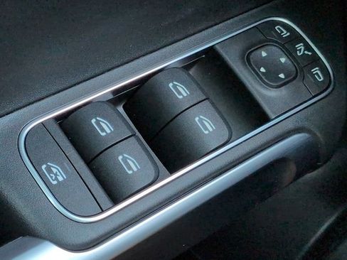 Used 2021 Mercedes-Benz GLB 35 AMG 4MATIC image 25