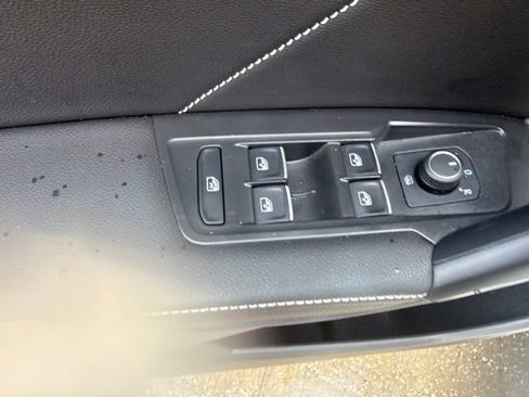 Used 2024 Volkswagen Tiguan SE FWD image 15