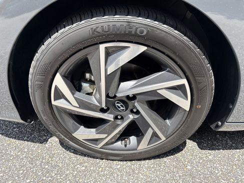 Used 2025 Hyundai Elantra Sport image 11