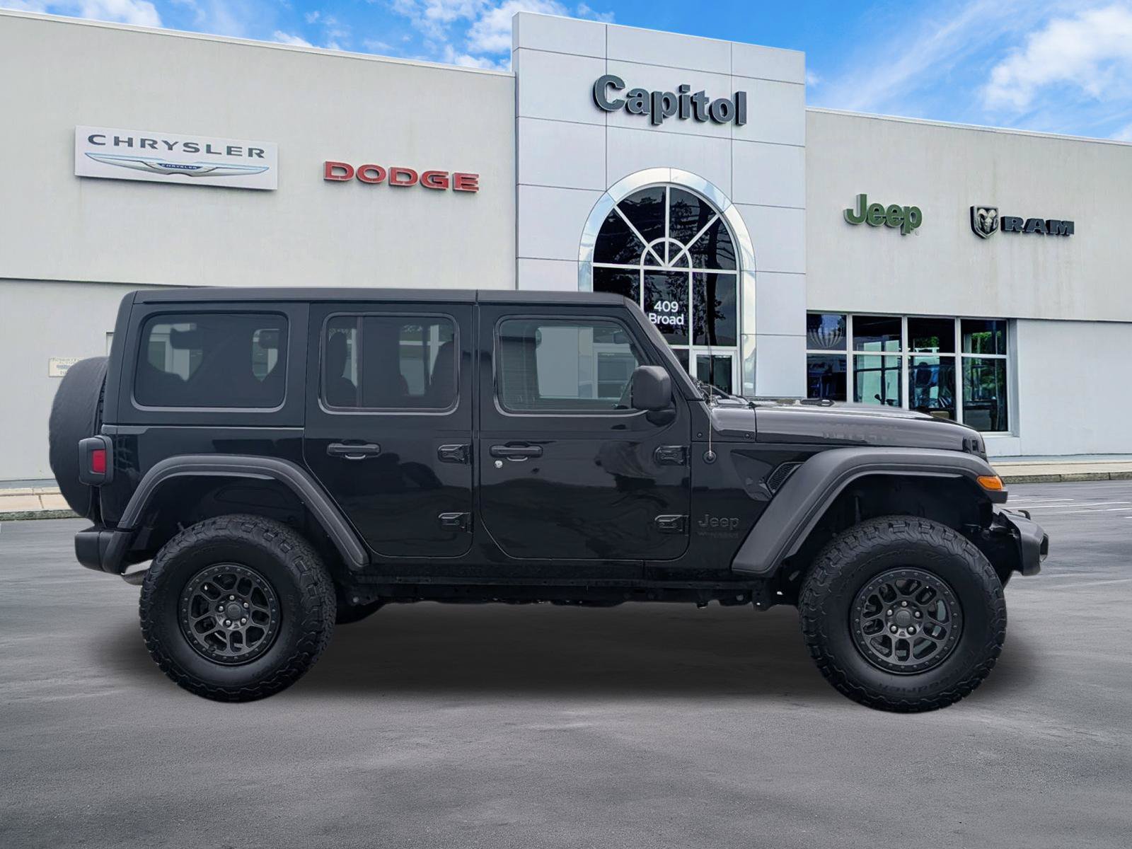 Used 2022 Jeep Wrangler Unlimited Sport w/ Xtreme Recon 35" Tire Package AWD/4WD image 2
