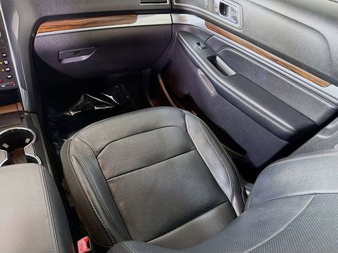 Used 2019 Ford Explorer Limited w/ Class III Trailer Tow Package image 27