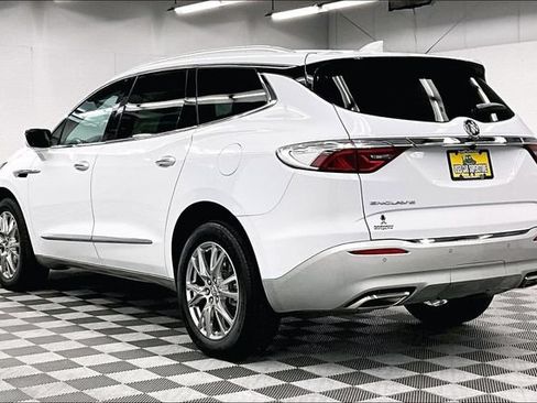 Used 2023 Buick Enclave Essence w/ Experience Buick Package FWD image 2