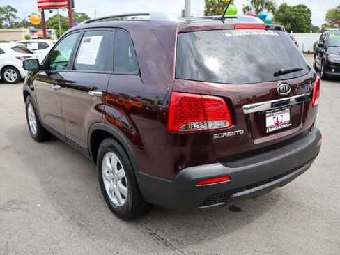 Used 2012 Kia Sorento LX w/ Convenience Pkg FWD image 3
