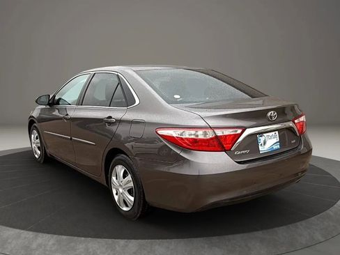 Used 2015 Toyota Camry LE image 6