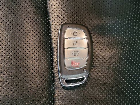 Used 2015 Hyundai Elantra Limited w/ Option Group 05 FWD image 32