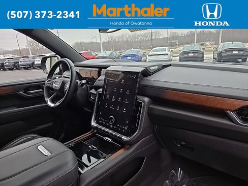 Used 2025 GMC Yukon XL Denali image 21