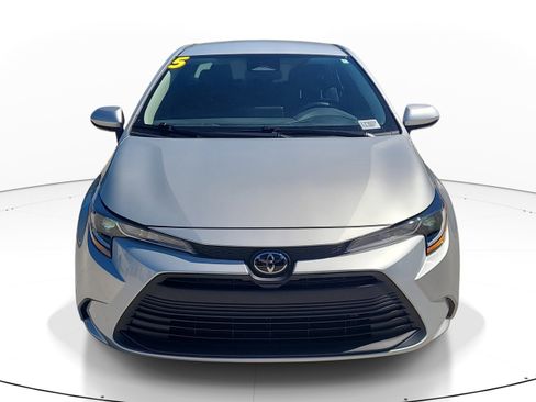 Used 2025 Toyota Corolla LE FWD image 2