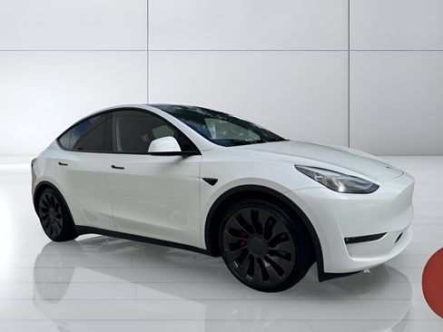 Used 2023 Tesla Model Y Performance image 9