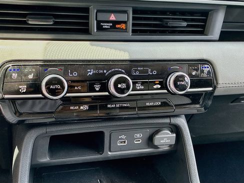 Used 2025 Honda Pilot Elite image 16
