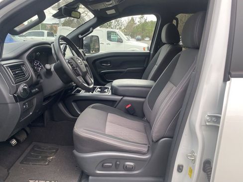 Used 2024 Nissan Titan SV w/ SV Convenience Package image 15