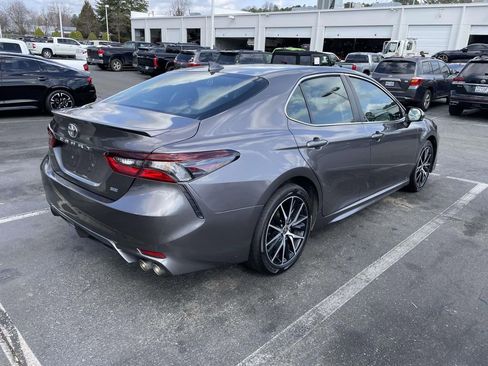 Used 2021 Toyota Camry SE image 10