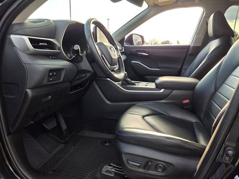 Certified 2024 Toyota Highlander XLE image 4