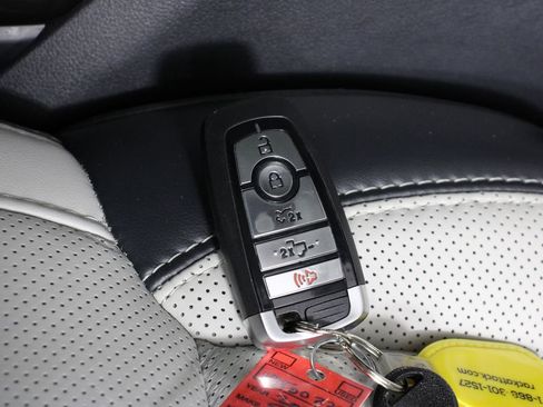 Used 2024 Ford F150 Lightning Platinum AWD/4WD image 31