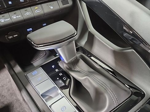 Used 2025 Hyundai Elantra SEL image 25