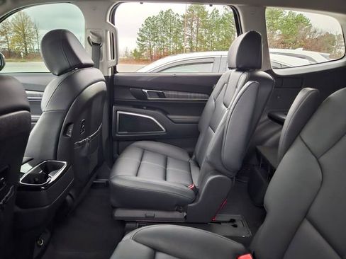 Certified 2024 Kia Telluride EX w/ EX Captain's Chair Package image 8