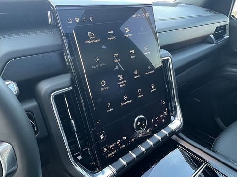 Used 2025 GMC Yukon Denali w/ Denali Reserve Package image 18