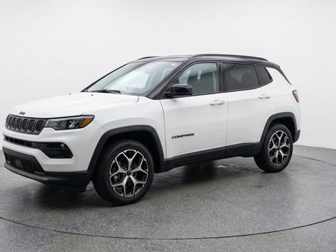 Used 2025 Jeep Compass Limited image 3