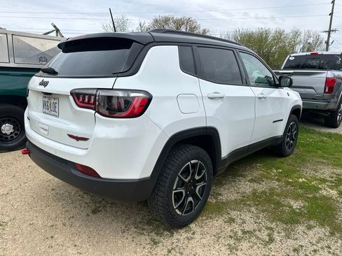 Used 2025 Jeep Compass Trailhawk AWD/4WD image 8