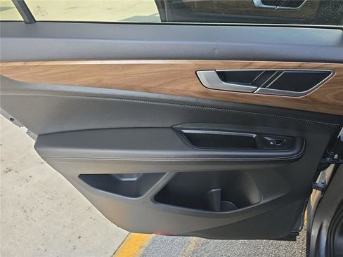 Used 2025 Volkswagen Atlas SE image 10