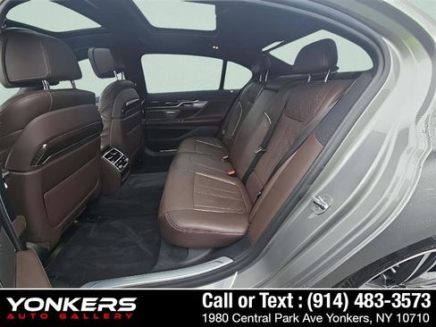 Used 2020 BMW 740i w/ M Sport Package image 8