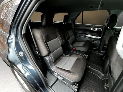 Used 2023 Ford Explorer XLT image 24