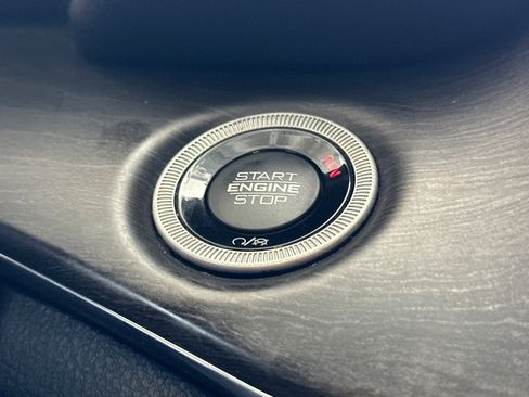 Used 2023 Jeep Grand Cherokee Overland AWD/4WD image 23
