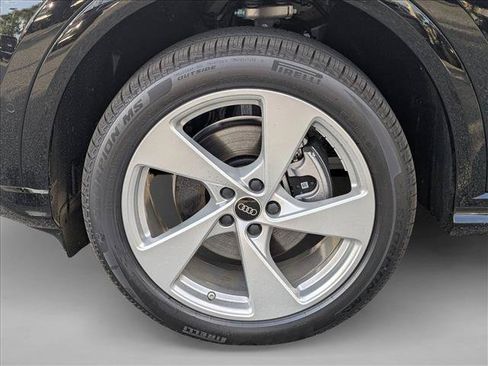 Certified 2025 Audi Q5 Premium w/ Premium Plus AWD/4WD image 9