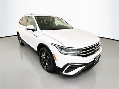 Used 2022 Volkswagen Tiguan SE w/ Panoramic Sunroof Package