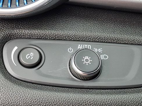 Used 2025 Chevrolet Trax LT image 24