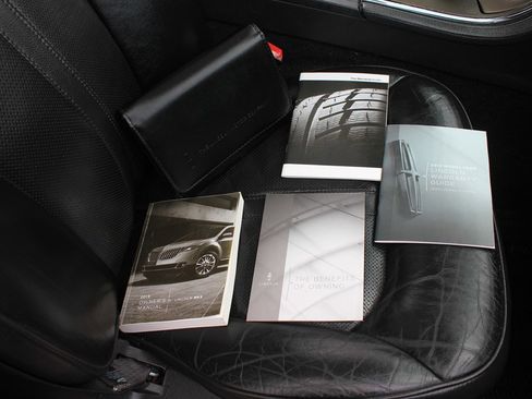Used 2013 Lincoln MKX AWD image 32