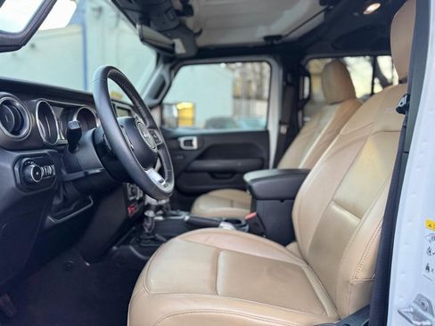 Used 2018 Jeep Wrangler Unlimited Rubicon w/ Dual Top Group image 17