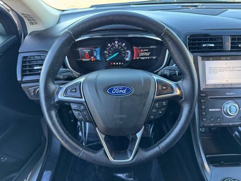 Used 2019 Ford Fusion Titanium image 21