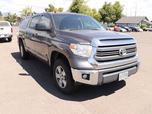 Used 2015 Toyota Tundra SR5 w/ SR5 Upgrade Package AWD/4WD image 3