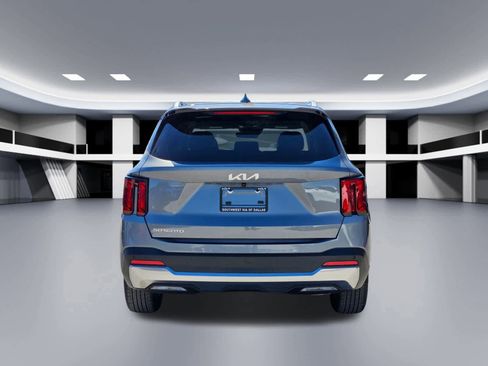 Certified 2025 Kia Sorento S image 5
