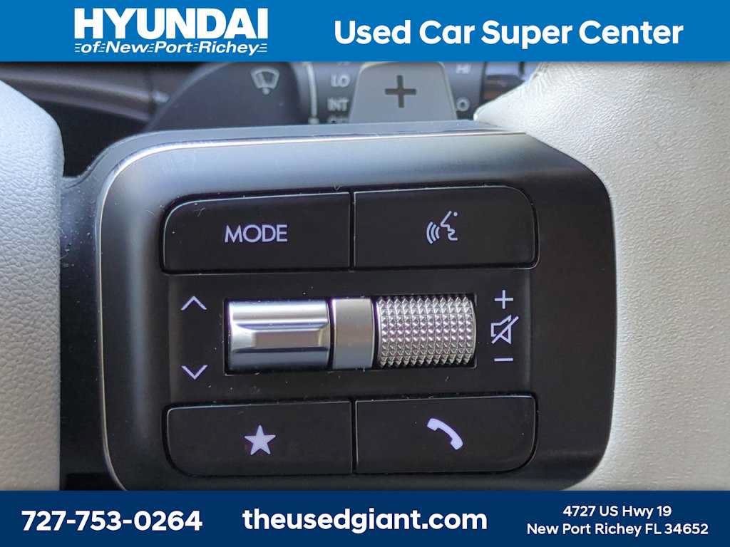 Used 2025 Hyundai Santa Fe SEL FWD image 30
