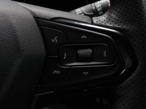 Used 2025 Chevrolet Trax RS w/ Driver Confidence Package FWD image 28