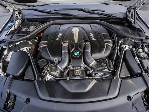 Used 2018 BMW 750i xDrive image 19