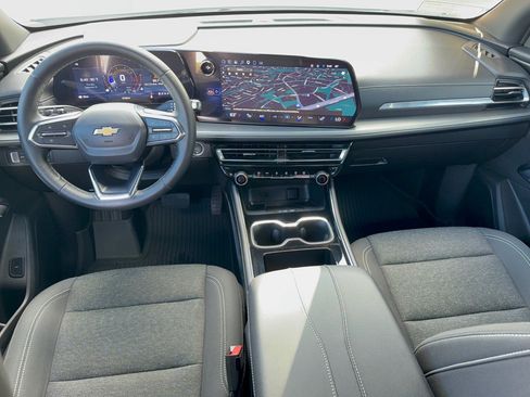 Certified 2025 Chevrolet Traverse LT w/ Sun and Wheel Package FWD image 17