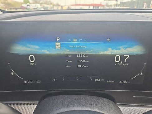 Used 2025 Kia Sportage SX image 5