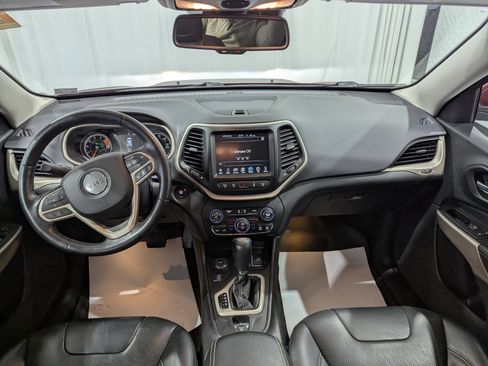 Used 2017 Jeep Cherokee Limited w/ Luxury Group image 12