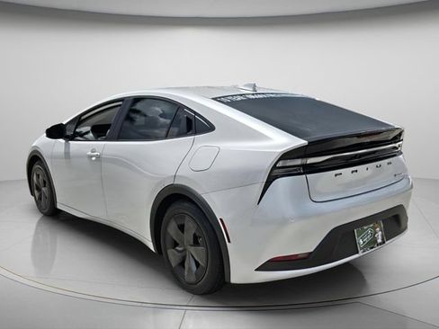Used 2025 Toyota Prius Plug-In Hybrid FWD image 8