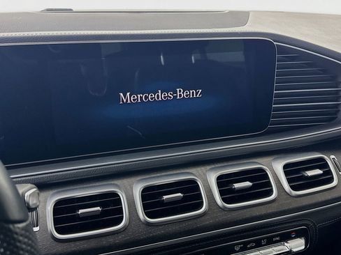 Used 2023 Mercedes-Benz GLS 580 4MATIC image 13