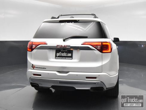 Used 2017 GMC Acadia Denali w/ Technology Package FWD image 6