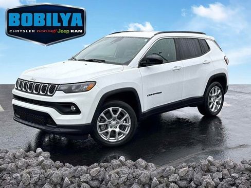 Used 2024 Jeep Compass Latitude AWD/4WD image 1