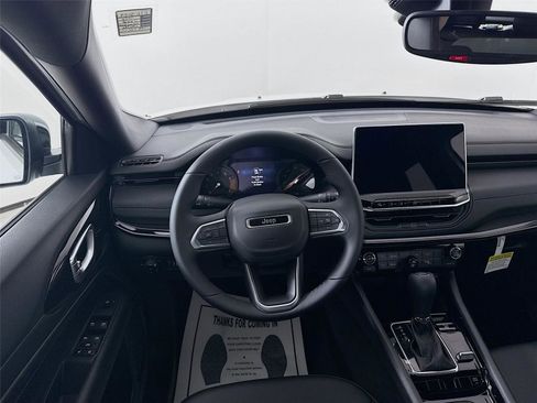 New 2026 Jeep Compass Latitude image 2