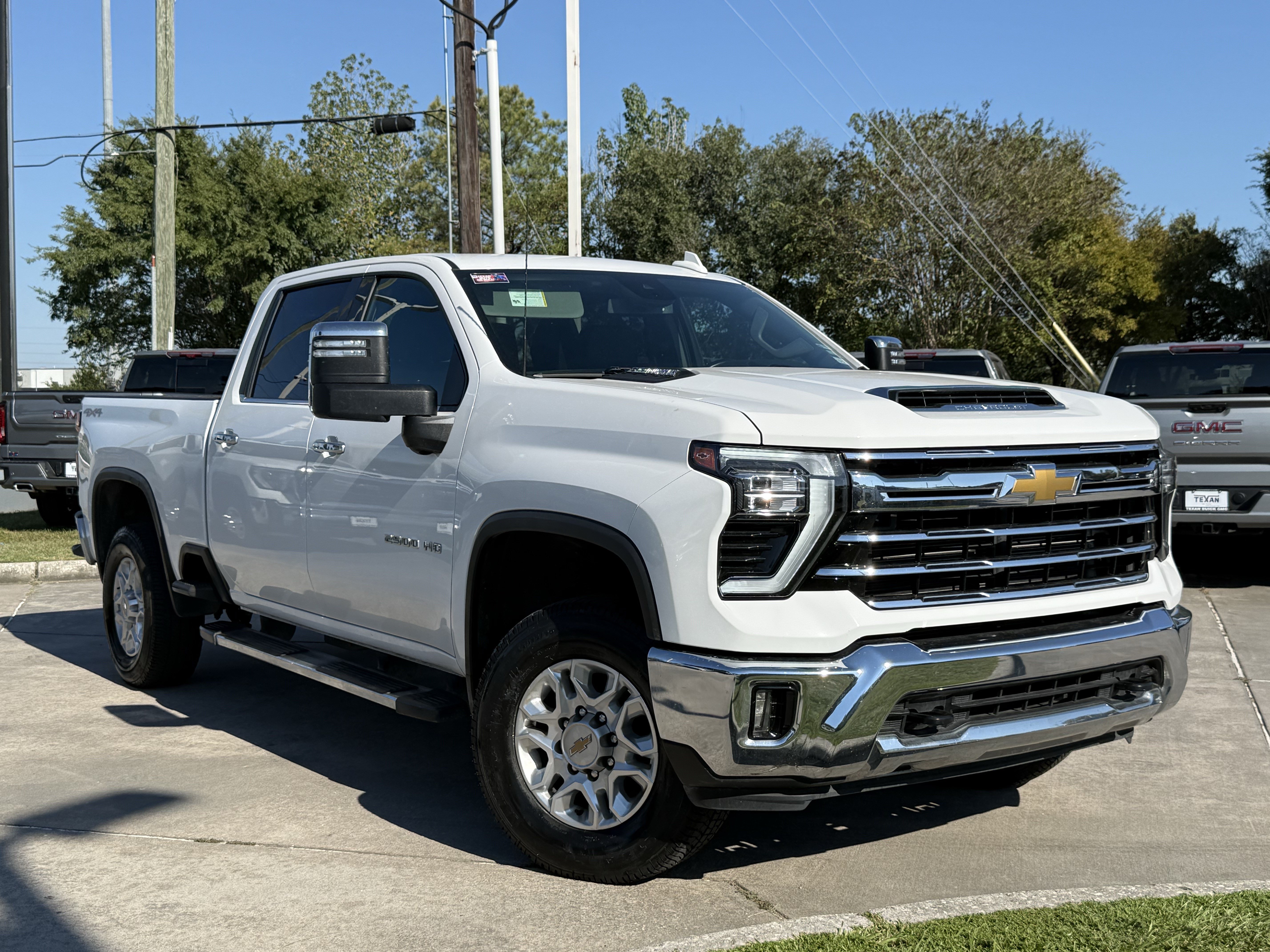 Used 2026 Chevrolet Silverado 2500 LTZ AWD/4WD image 2