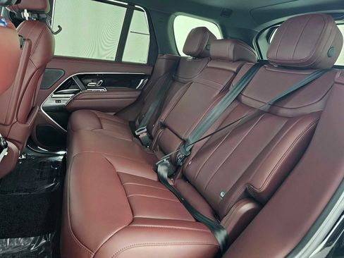 New 2026 Land Rover Range Rover SE image 17